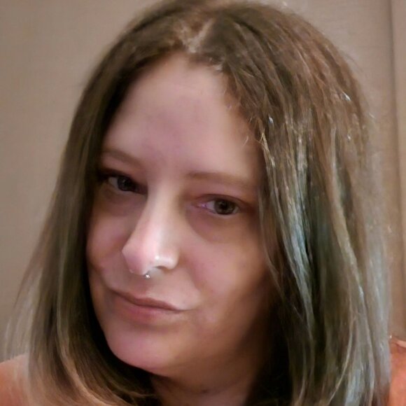 Meet your Posher, Ellie - Picture 1 of 1